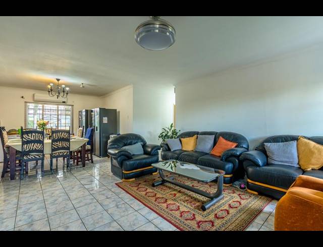 4 BEDROOM HOUSE FOR SALE IN CHASE VALLEY DOWNS